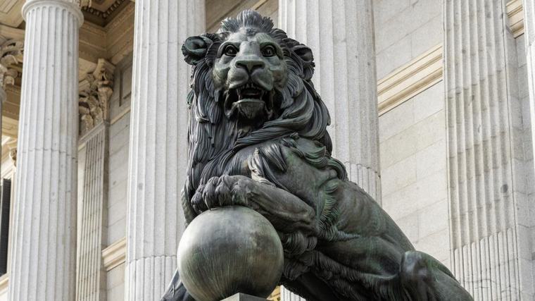 2.276 piezas de cañones marroquíes, 2.668 kilos y un león sin testículos: por qué Pedro Sánchez ha empezado su defensa de Ceuta hablando de los leones del Congreso