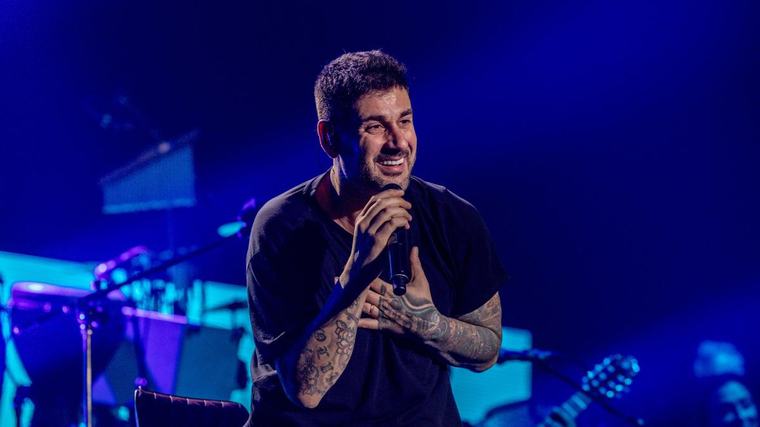 El tajante reproche de Melendi contra un compañero de profesión tras atacar el formato de 'La Voz': “Es mejor estar callado”