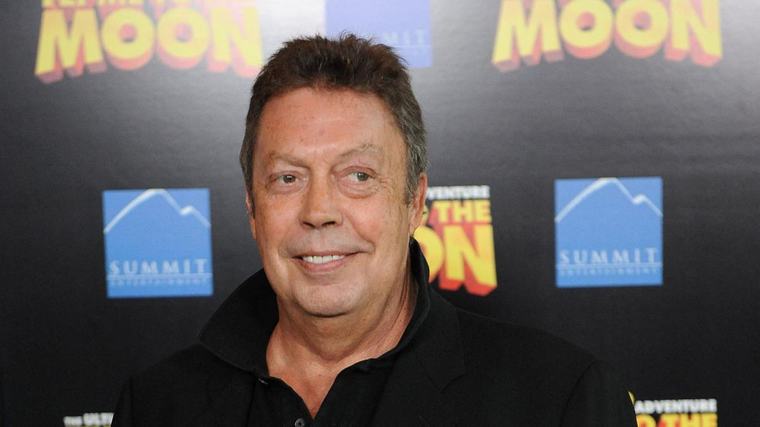 Los amigos de Tim Curry revelan el duro proceso del actor tras su derrame cerebral: “No tenía miedo a la muerte”