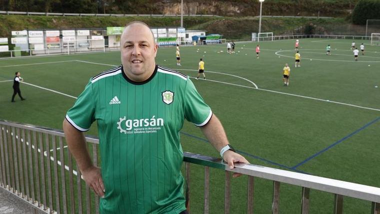 Adrián Marrube, coordinador de canteira da SD Burela: «Traballo polo club, os rapaces e o bo rollo que hai na directiva»