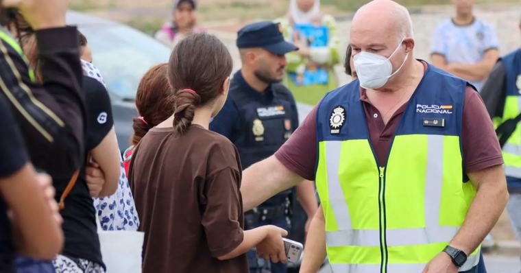 El Gobierno toma el control del puerto de Ceuta para atender a un millar de migrantes tras el 'no' de Vivas a ceder ese espacio