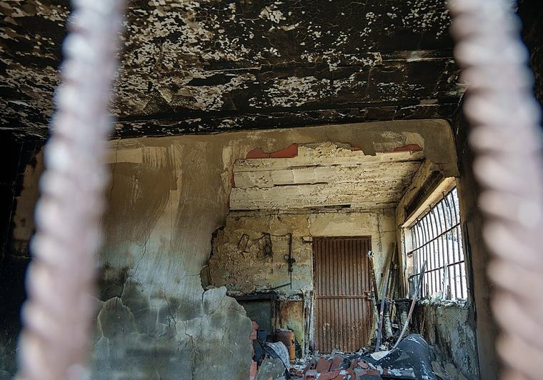 Una familia denuncia que ha encontrado restos humanos en el coche calcinado de sus padres en Bédar