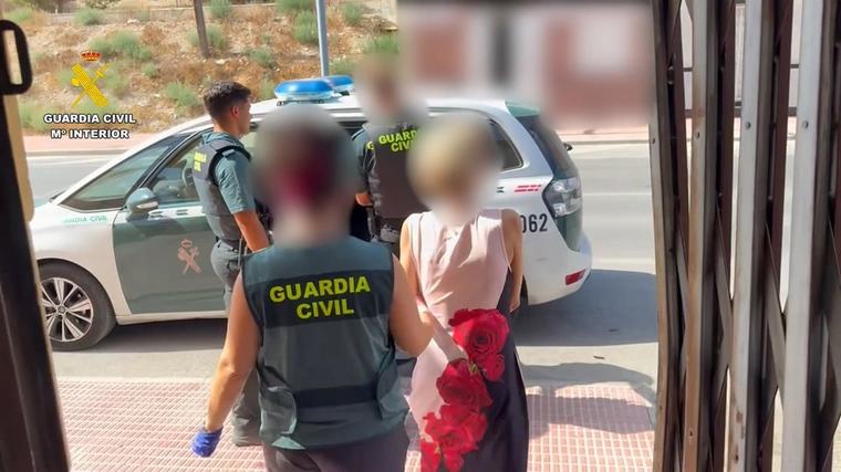 La Guardia Civil libera en Alicante a dos mujeres y detiene a un matrimonio por trata de seres humanos