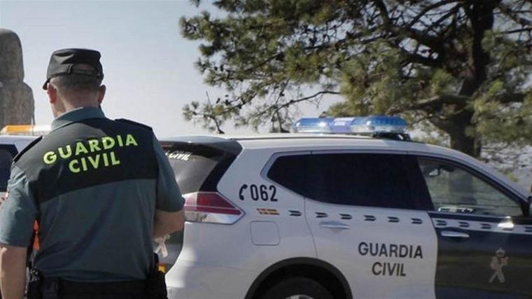 Detenido por amenazar de muerte con un cuchillo y un hacha a su compañera de piso en Lloseta