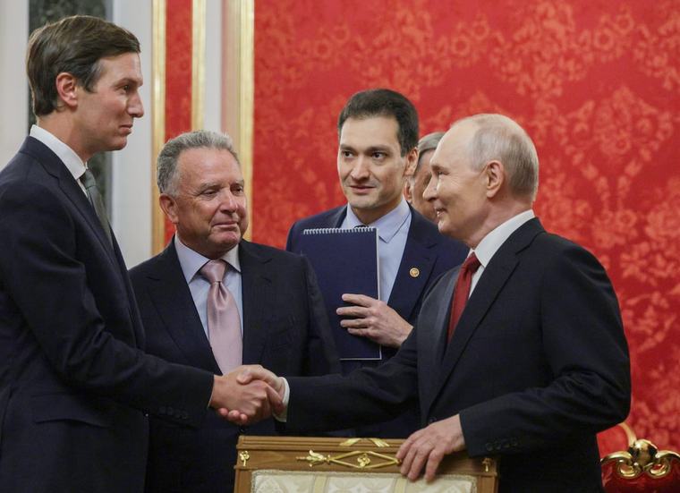 Putin y Zelenski ordenan detener los ataques hasta el lunes por la visita de los enviados de Trump