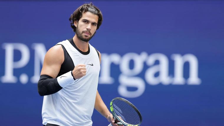 Alcaraz avanza a cuartos del US Open tras superar su primera gran prueba de fuego ante Tommy Paul