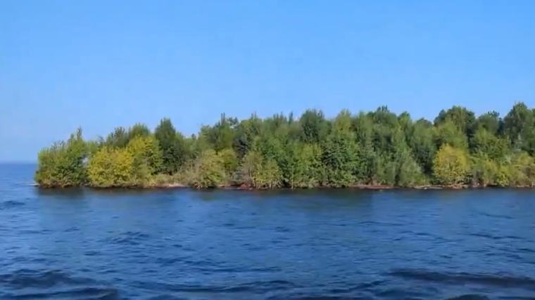 Descubren una misteriosa isla flotante en Canadá que desapareció y volvió a aparecer meses después
