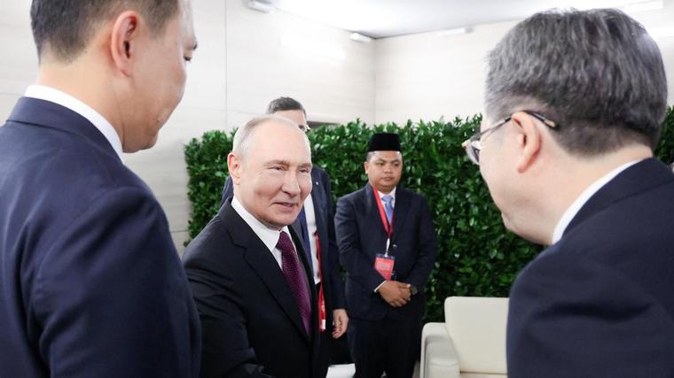 Putin y Zelenski ordenan suspender tres días los ataques tras la llegada a Moscú de los emisarios de Trump