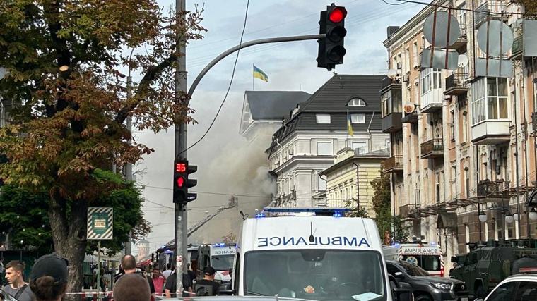 Zelenski denuncia un ataque ruso a la sede del servicio de seguridad y promete una “respuesta tangible”