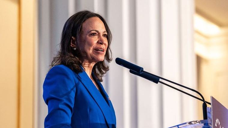 Corina Machado defiende el pacto petrolero, pero rechaza que lo firme un «régimen ilegítimo»