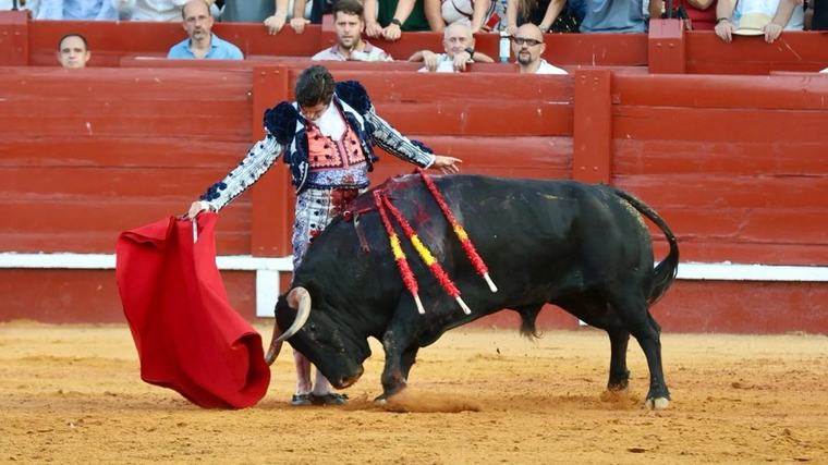 Morante, a hombros, salva in extremis el Motín de Aranjuez