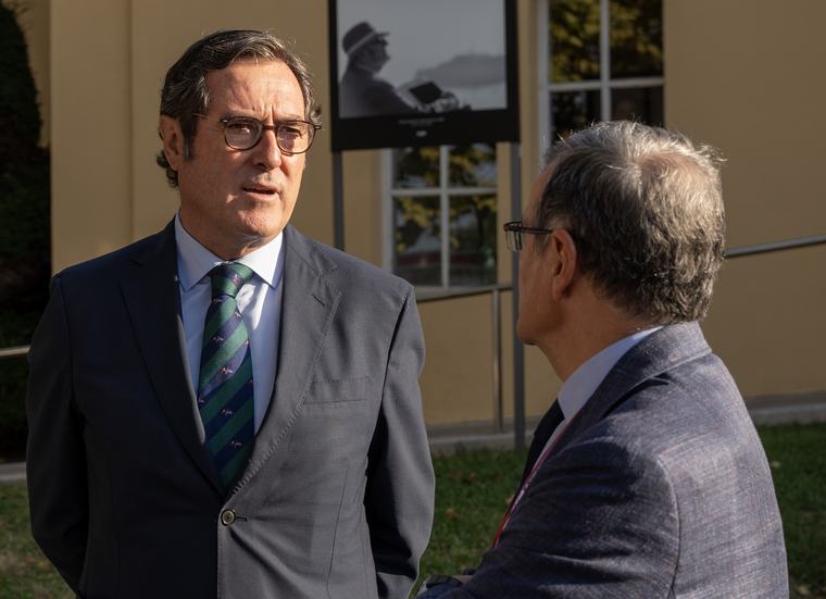 Los empresarios planean recurrir en los tribunales el decreto de Díaz que endurece el periodo de prueba en los contratos