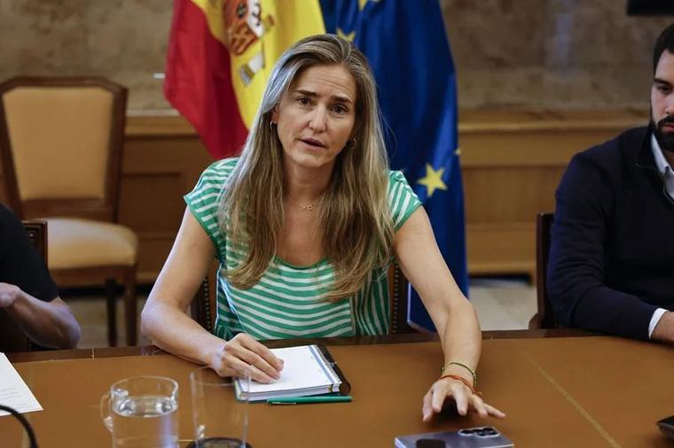 España propone a la UE gravar beneficios petroleros para costear medidas climáticas