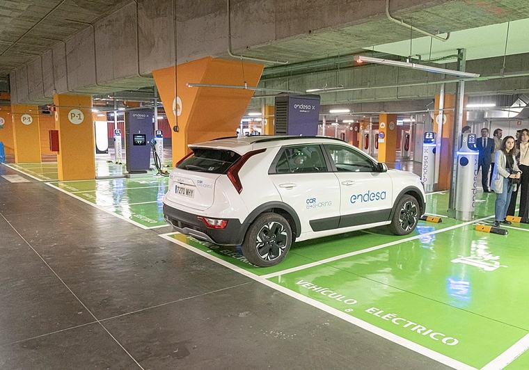 El coche eléctrico se estrella en Sevilla y no llega ni al 1% del parque móvil