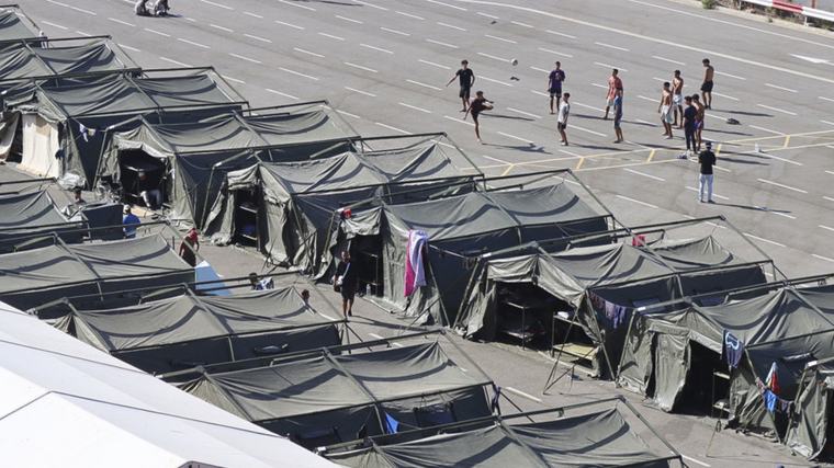 Ahmed, vecino de Ceuta: "Hemos construido una carpa para acoger a 300 niñas que estaban en la calle, y así evitar que sean víctimas de abusos sexuales"
