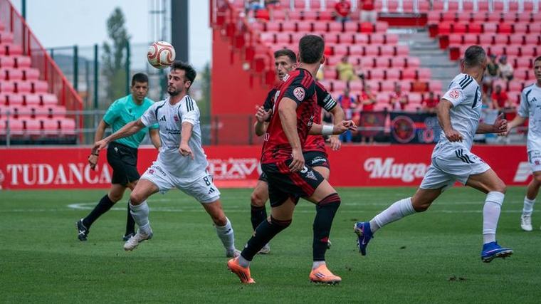 La UD Ourense careció de pegada ante un Mirandés que no cedió espacios: 2-0