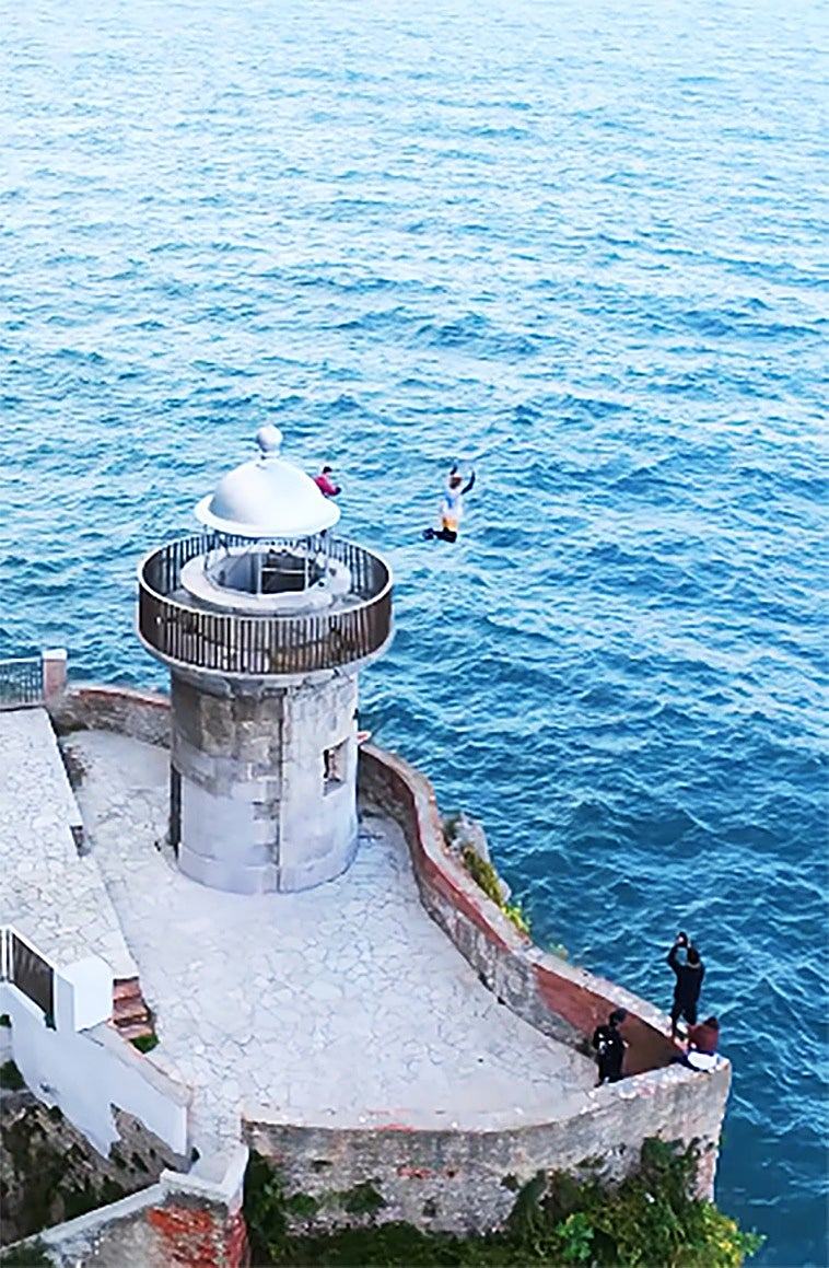 Santoña pide que se tomen medidas para evitar saltos desde el Faro del Caballo