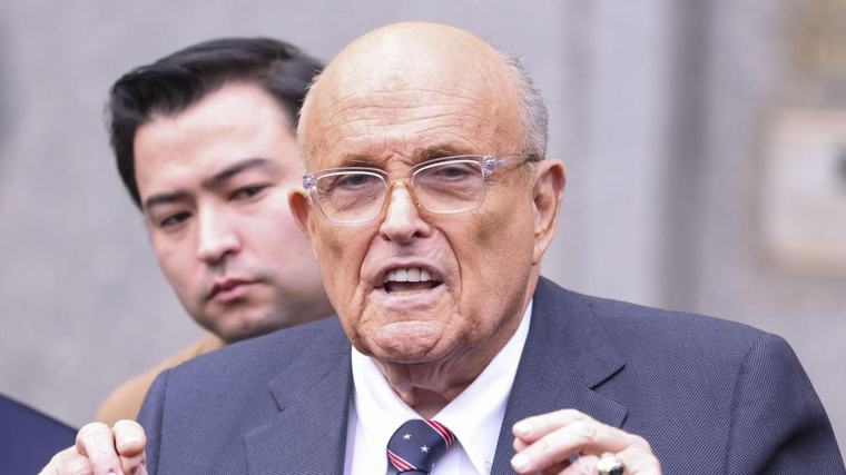 Giuliani se muestra ofendido con la presencia de Mamdani en la ceremonia conmemorativa del 11-S y le pide que no asista