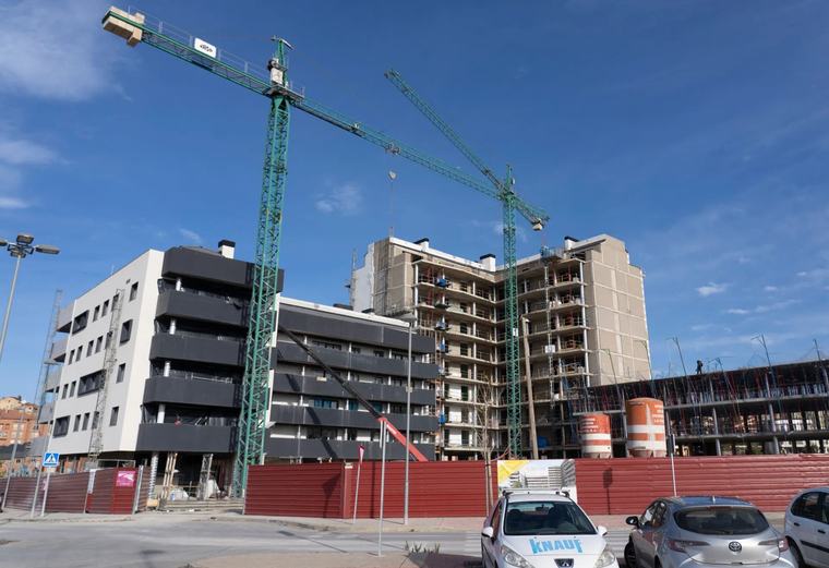 Las compraventas de vivienda retroceden un 7,2% en Andalucía en julio