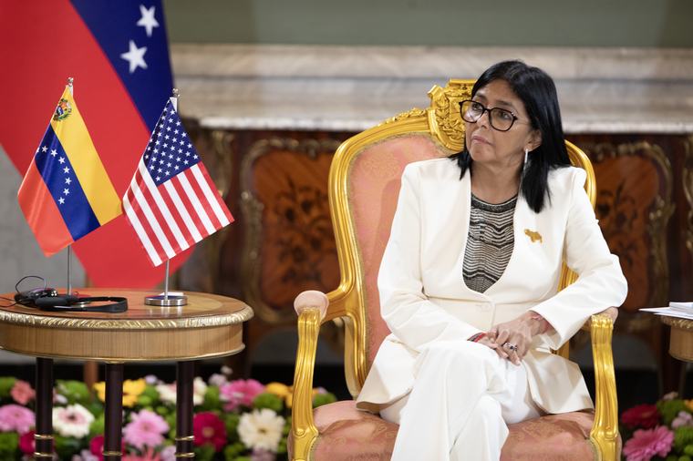 Delcy Rodríguez es Gianni Infantino, o al revés