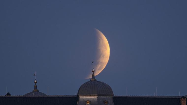 Así se ha visto el eclipse lunar de esta madrugada desde diferentes lugares del mundo
