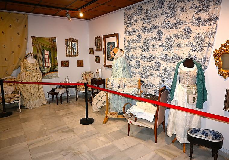 El Castillo de Santa Ana viaja al siglo XVIII con una exposición por el 250º aniversario de Roquetas de Mar