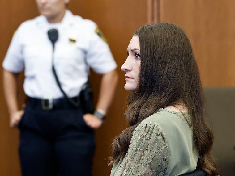 El juicio a Lindsay Clancy por matar a sus tres hijos es declarado nulo por el bloqueo del jurado