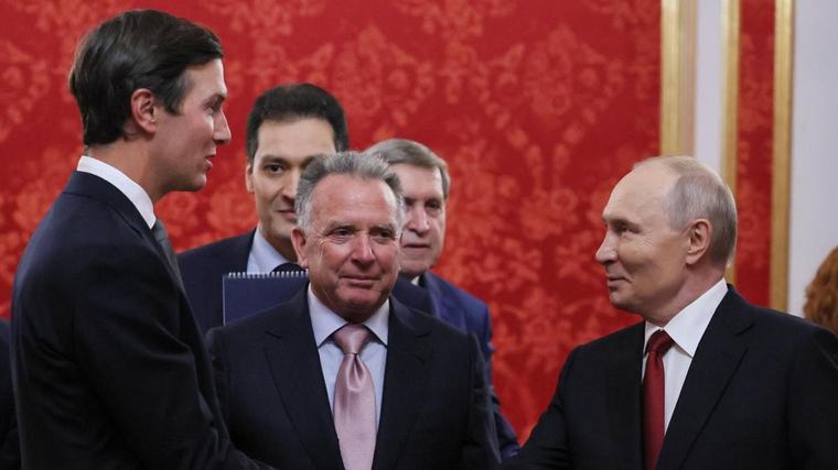 Putin ya tiene las propuestas de paz de los enviados de Trump y Zelenski las recibirá hoy en Kiev