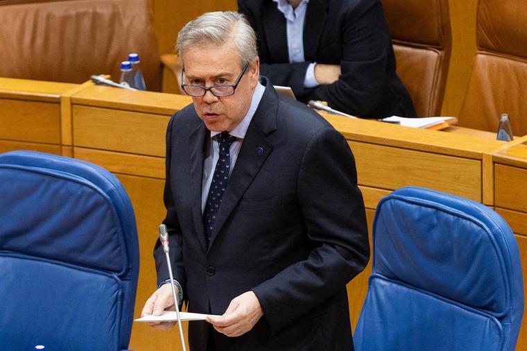 Galicia acusa a Sánchez de ser el «único culpable» de una posible huelga indefinida de médicos por el Estatuto Marco