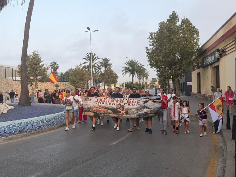 Puente, sobre las carpas del puerto: "Afectarán algo, es Ceuta, no California"