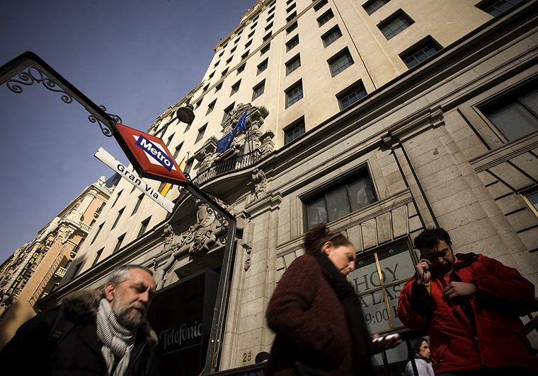 Teléfonica seguirá de alquiler en su histórica sede de Gran Vía tras la venta al rey de los centros comerciales
