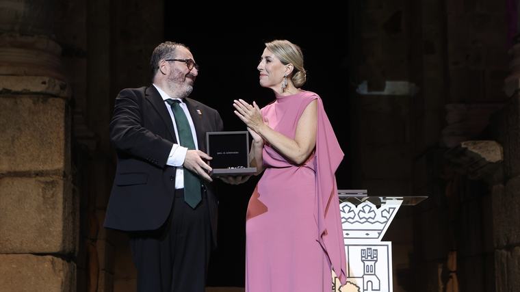 Guiño a Almaraz, recuerdo a Las Hurdes y llamamiento a la concordia: las claves del discurso de María Guardiola por el Día de Extremadura
