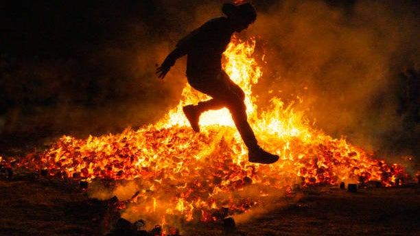 Las historias al rededor del fuego pudieron revolucionar el lenguaje de nuestros antepasados