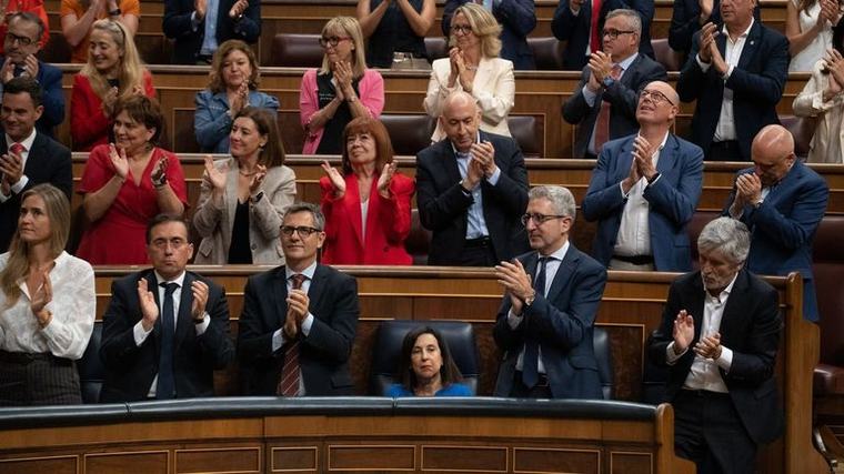 «Hay que reconocerle a la ministra Robles su valentía»