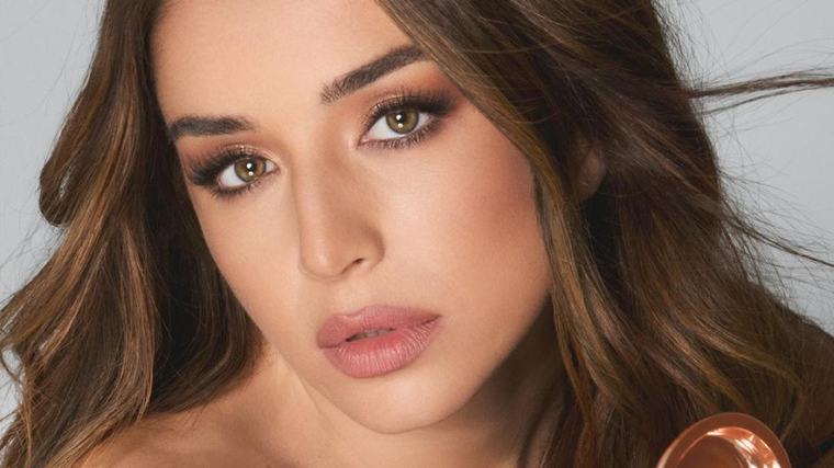 Lola Índigo, de estrella del pop urbano a musa de Charlotte Tilbury