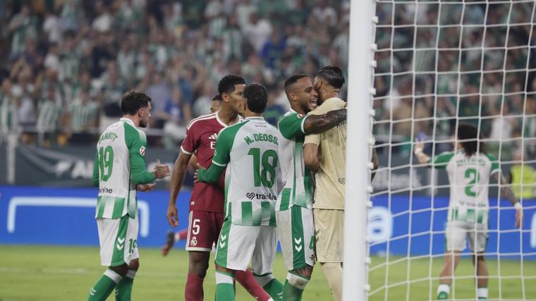 El Real Madrid sigue negado ante el Betis a domicilio y pierde con polémica un partido que se mereció ganar