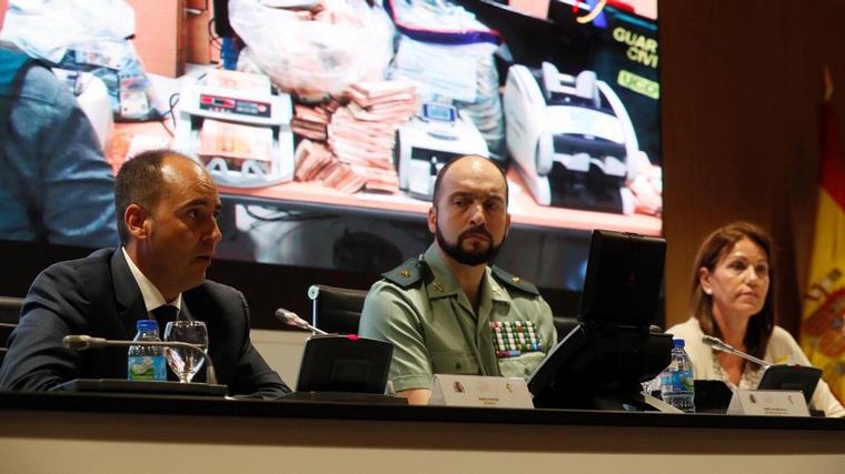 Margarita Robles firma el ascenso de Balas a coronel y su permanencia en la UCO hasta que finalice el caso Cerdán