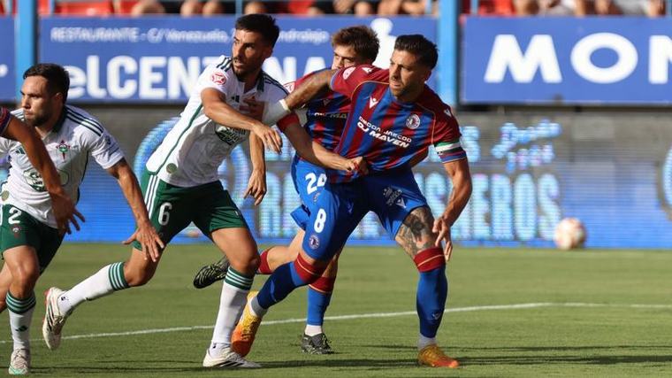 Segundo palo para el Racing Club Ferrol, que cae frente al Extremadura (1-0)