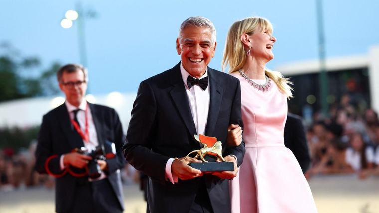 Clooney en Venecia: “Nos gobiernan incompetentes, pero saldremos adelante”
