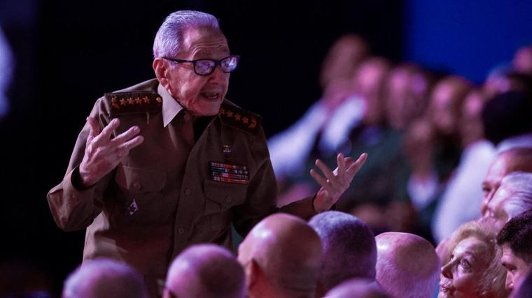 Raúl Castro reaparece en público en Cuba tras los rumores sobre su estado de salud