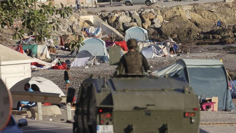 Detenido un migrante en Ceuta tras apedrear a militares que lo sorprendieron en una casa