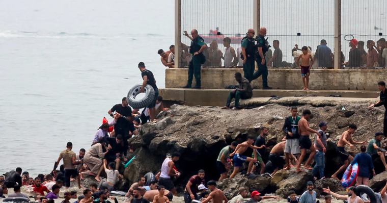 La UE insiste en ponerse de perfil con Ceuta: "Europa no está por una migración que pase por la absorción de los flujos"