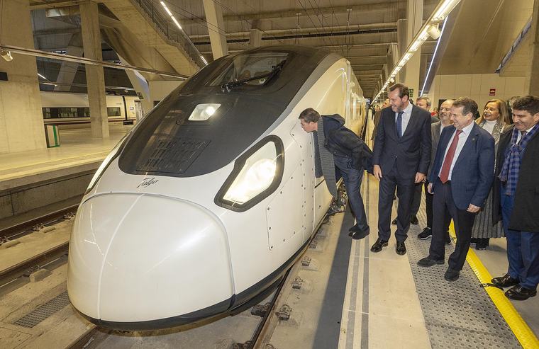 El Gobierno oculta la identidad de los compradores de los trenes de Renfe y alega confidencialidad en 40 operaciones