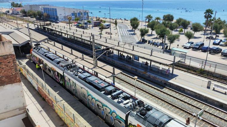 “Nos condenan a no dormir”: vecinos de Badalona se rebelan contra el ruido de los trenes