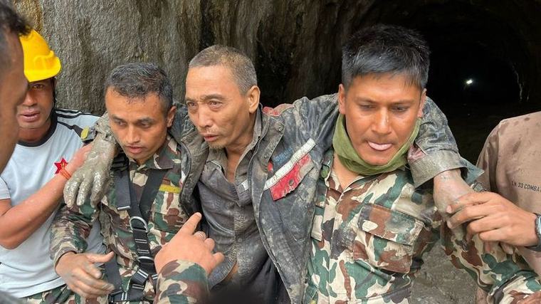 Nepal confirma el rescate de dos supervivientes diez días después de la devastadora riada