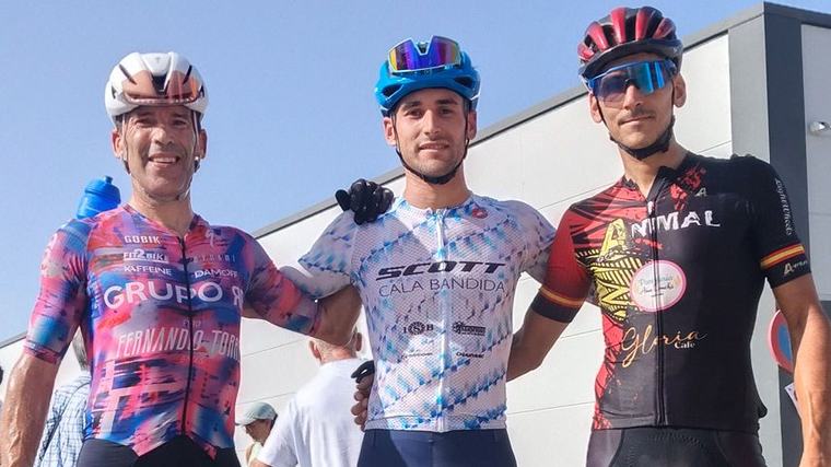 Un intratable Alberto Barroso vence en la Media Maratón BTT Dehesa de Castillejos