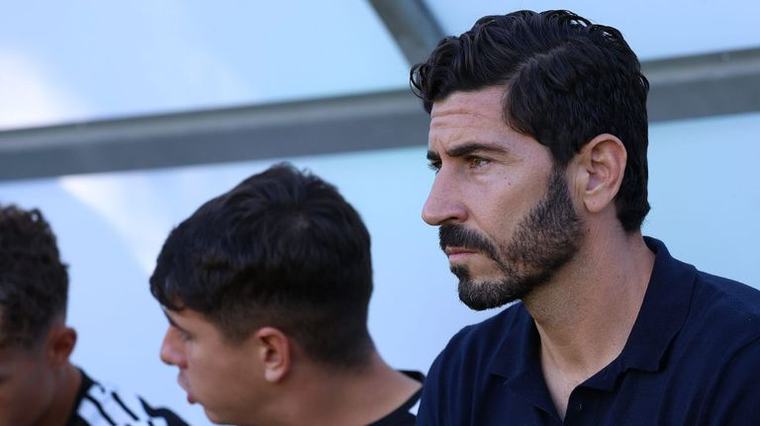 Javi Vázquez: «Tenemos que ser un equipo más dominador con balón»