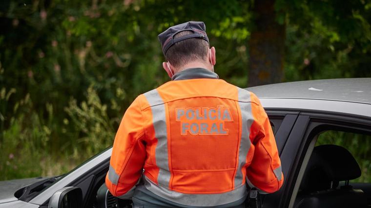 Dos detenidos en Cascante por llevarse a un menor, introducirlo en un coche robado y huir