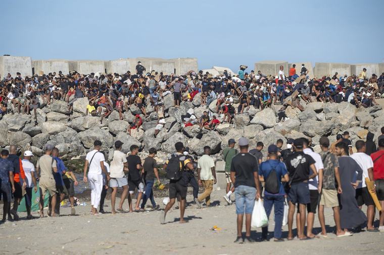La sanidad de Ceuta registra 10.725 atenciones a migrantes en el primer mes tras la entrada masiva