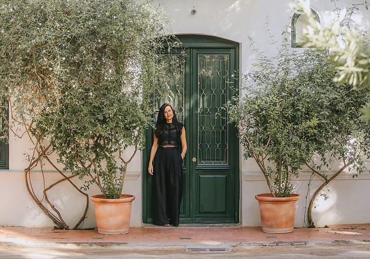 Pilar Dalbat visita la Huerta de San Vicente días antes de presentar 'Yerma', su nueva colección